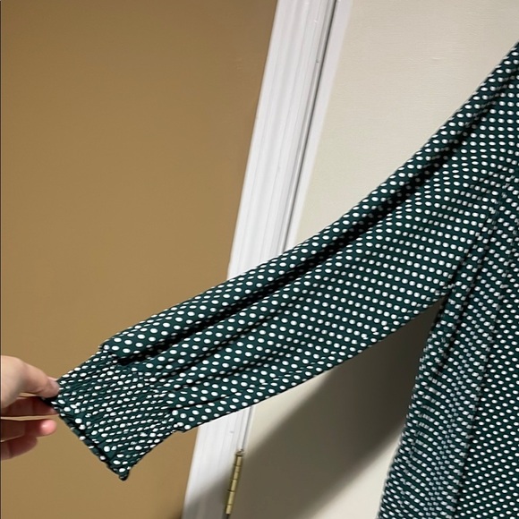 NWOT LOFT Women’s Green and White Crew Neck Long Sleeve Blouse Elegant Top SZ XL - Picture 5 of 9